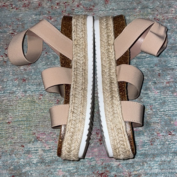 Worn once Women’s Steve Madden KIMMIE BLUSH Sandal - Size 9 💗 - Picture 2 of 5